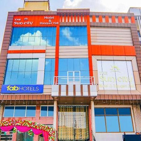 Capital O 64299 Hotel Suncity Juhi Bari Buitenkant foto