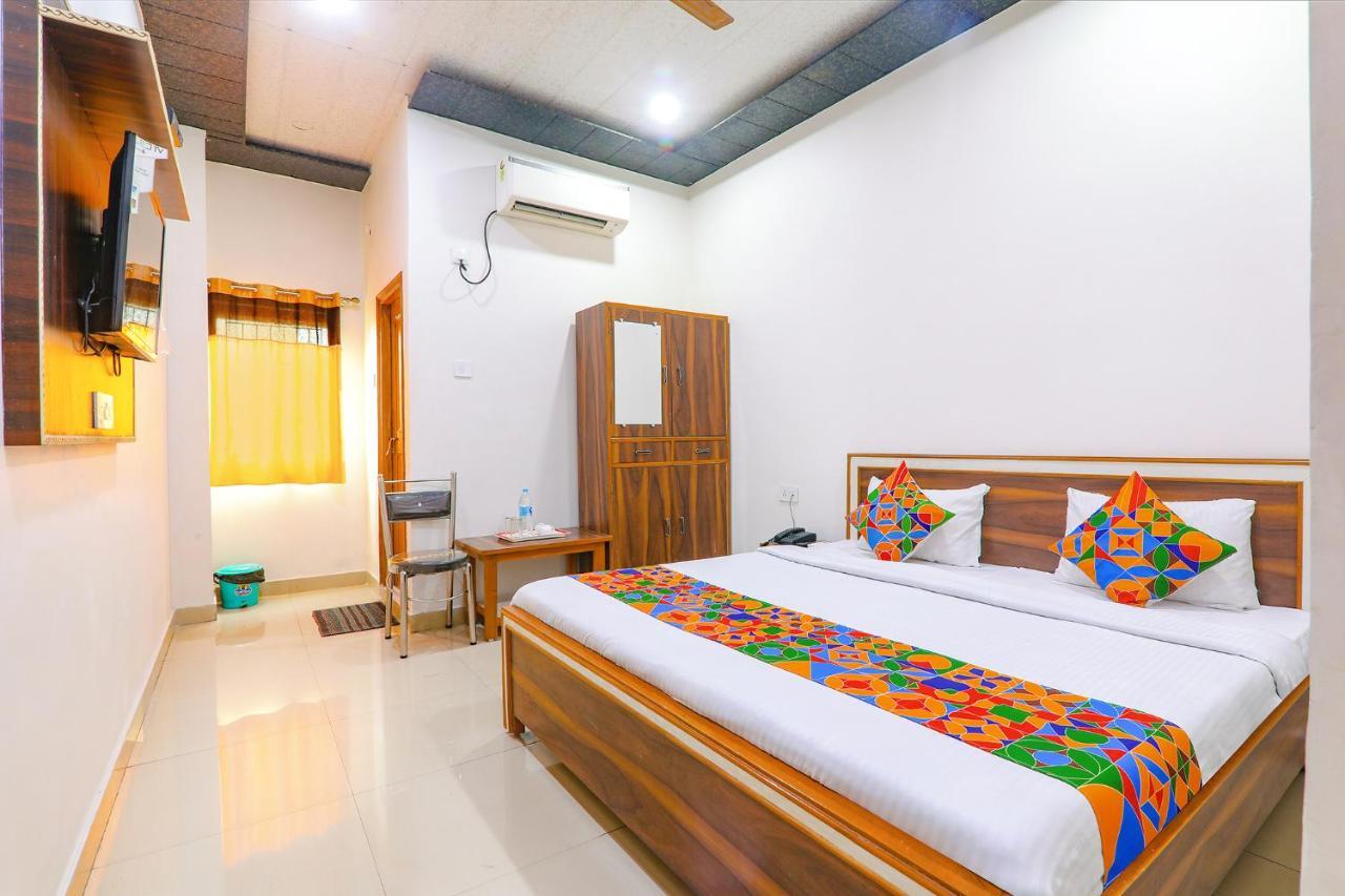 Capital O 64299 Hotel Suncity Juhi Bari Buitenkant foto